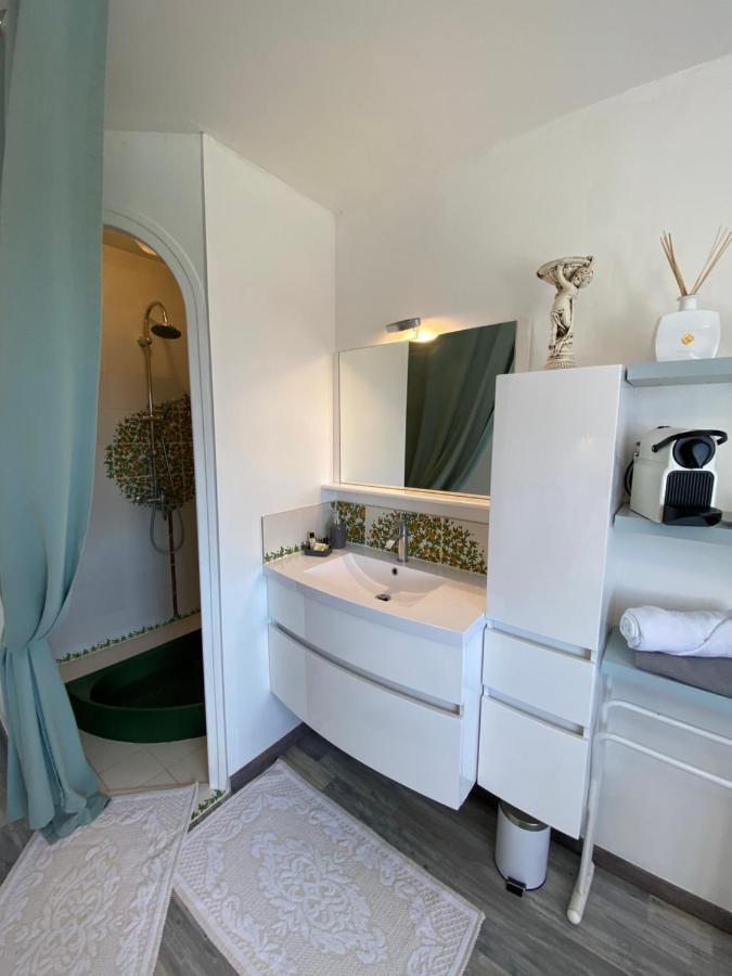 Bed and Breakfast Domaine De La Provencale Saint-Didier-de-la-Tour Exterior foto